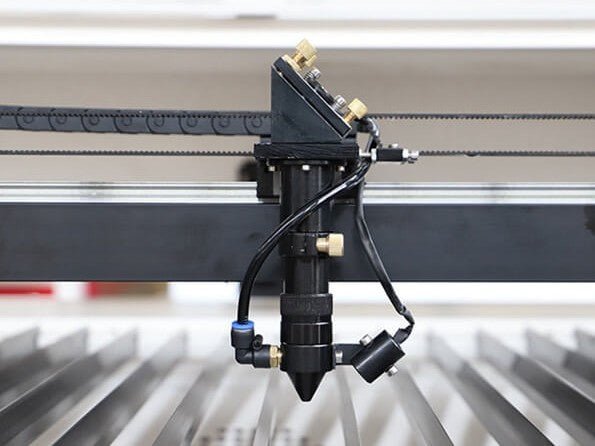 Warum Air-Assist entscheidend für saubere Schnittkanten ist - Laser Cut Supply