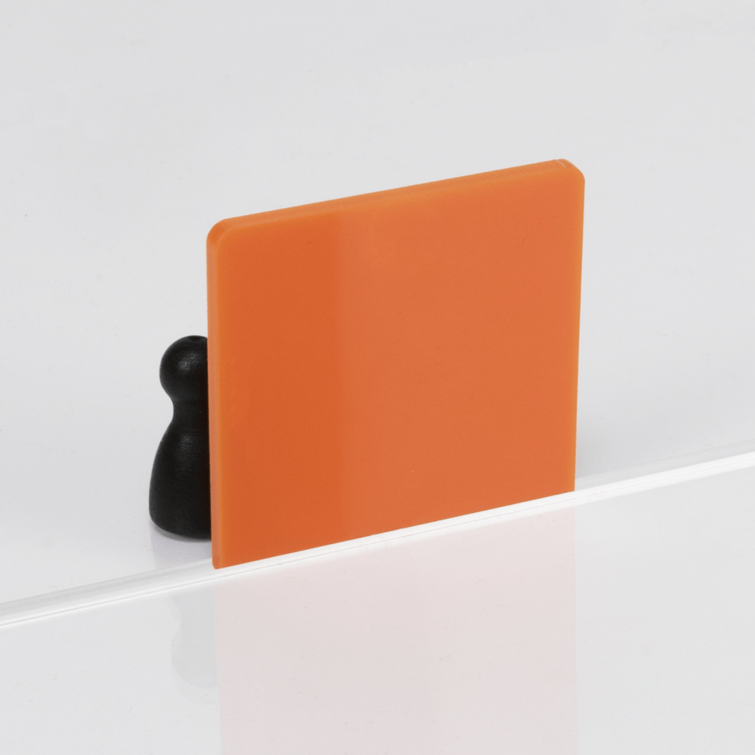 Freistehendes Materialmuster: Orangefarbenes Acrylglas