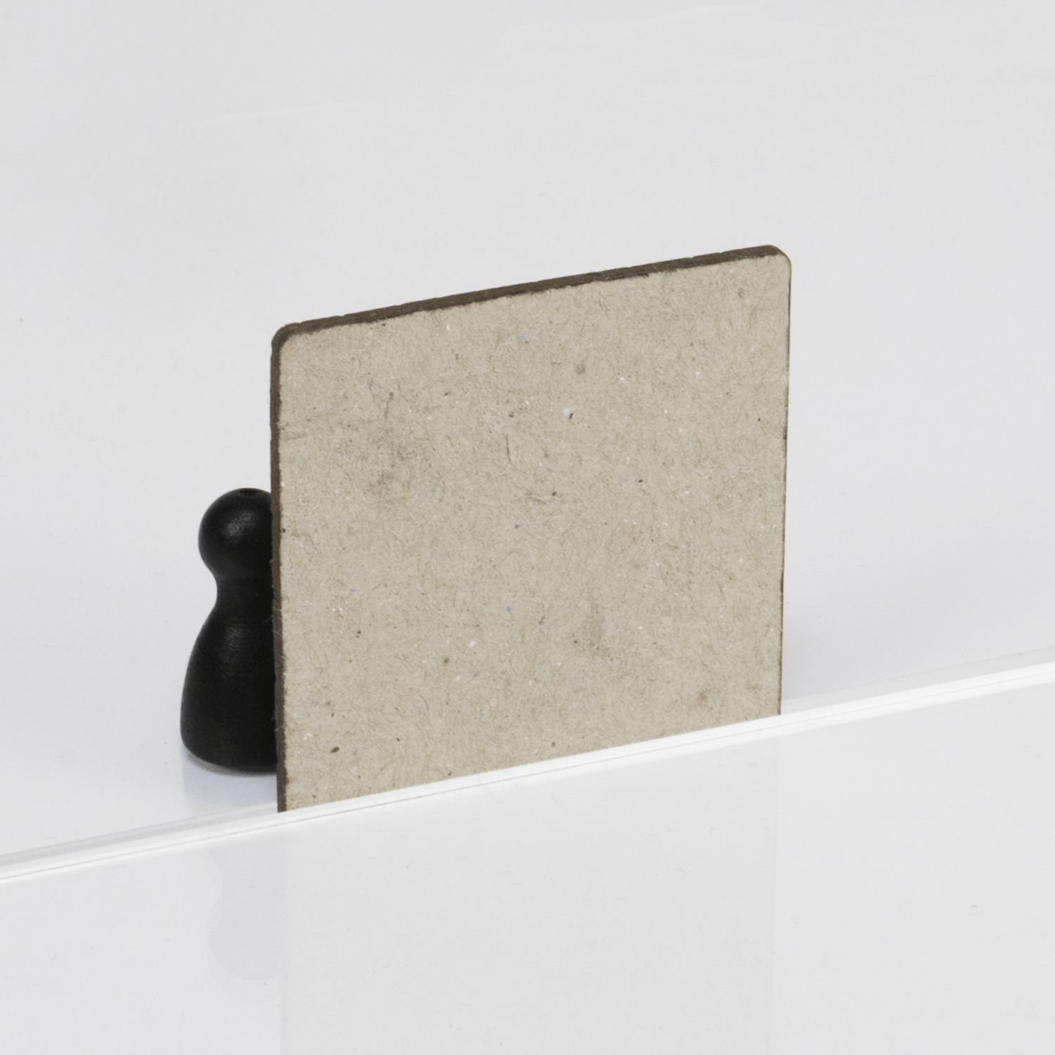 Freistehendes Materialmuster: Grauer Vollkarton
