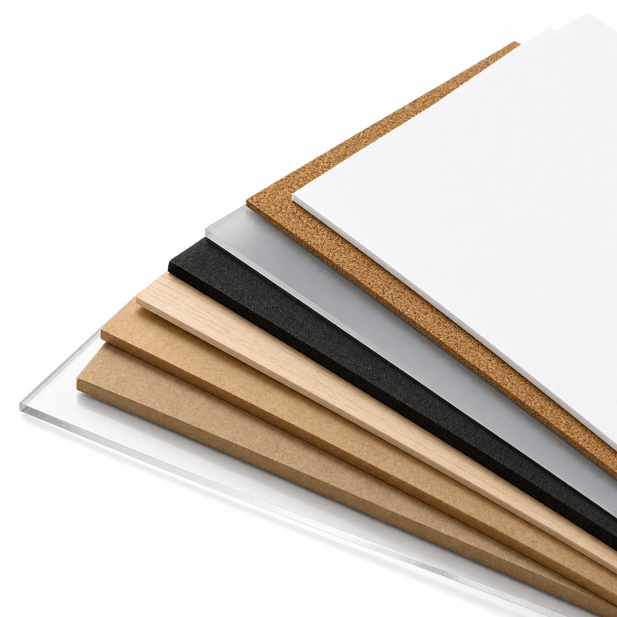 Gestapelte Holz-, MDF-, Karton- und Acrylglasplatten aus dem Prototyping-Bundle